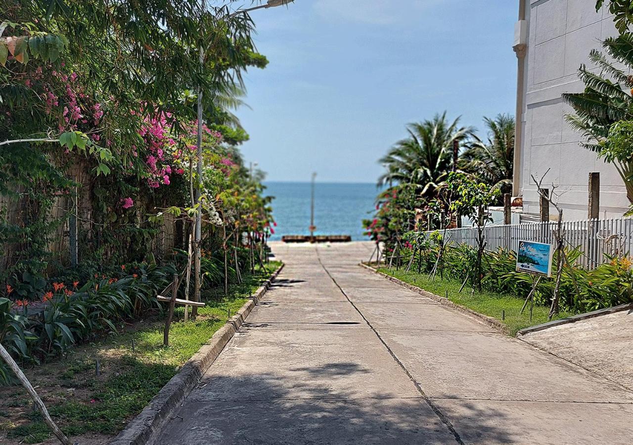 Victoria Phu Quoc Hotel Beachfront Night Market Exterior photo