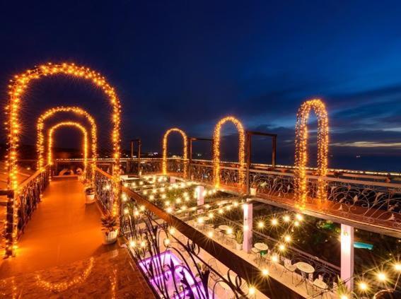Victoria Phu Quoc Hotel Beachfront Night Market Exterior photo