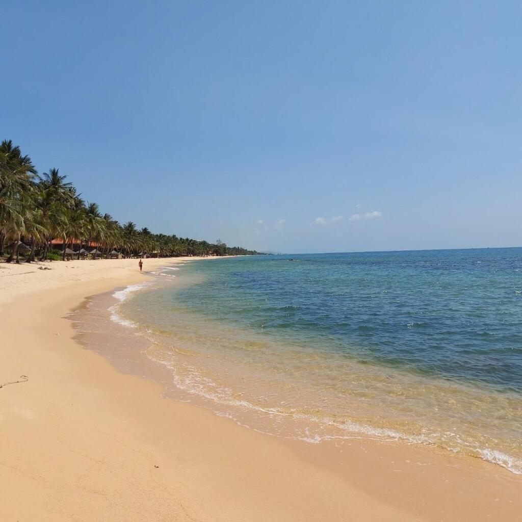 Victoria Phu Quoc Hotel Beachfront Night Market Room photo